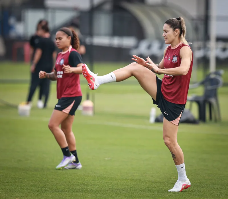Corinthians treina com Gabi Zanotti e Tamires antes da final contra o São Paulo