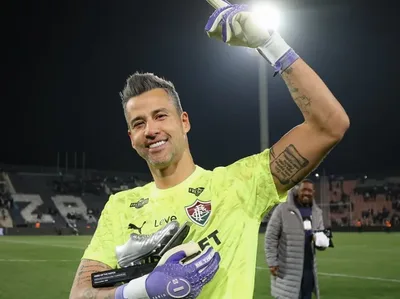 Fábio soma 50 jogos e lidera avaliação do elenco do Fluminense