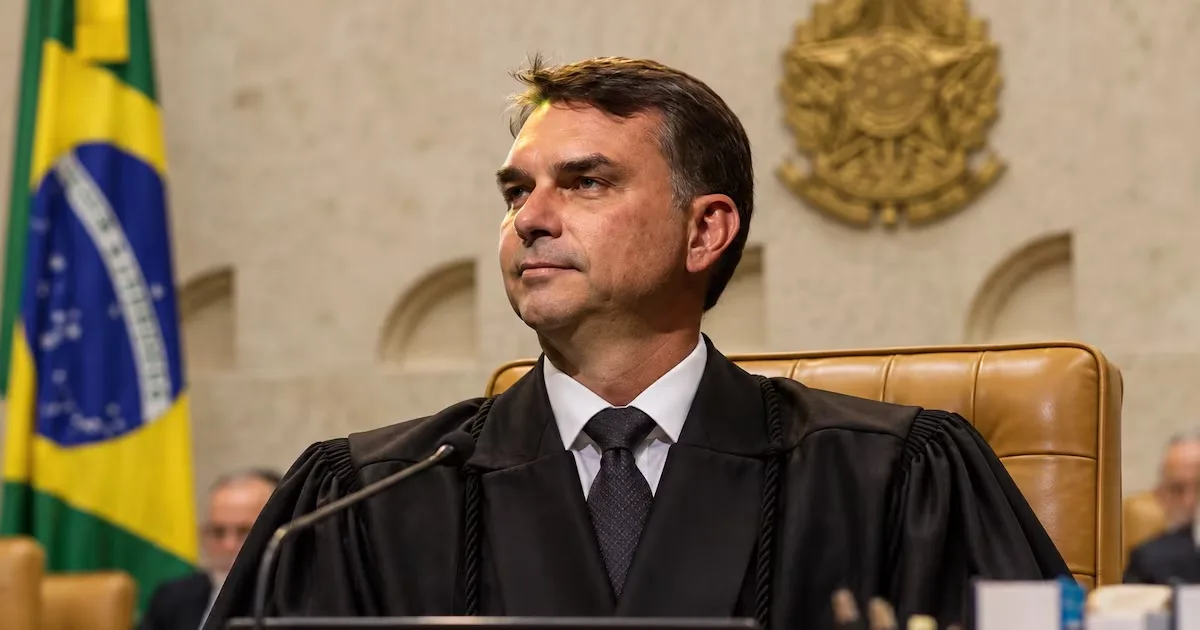 Eduardo Bolsonaro sugere Flávio para vaga no Supremo Tribunal Federal