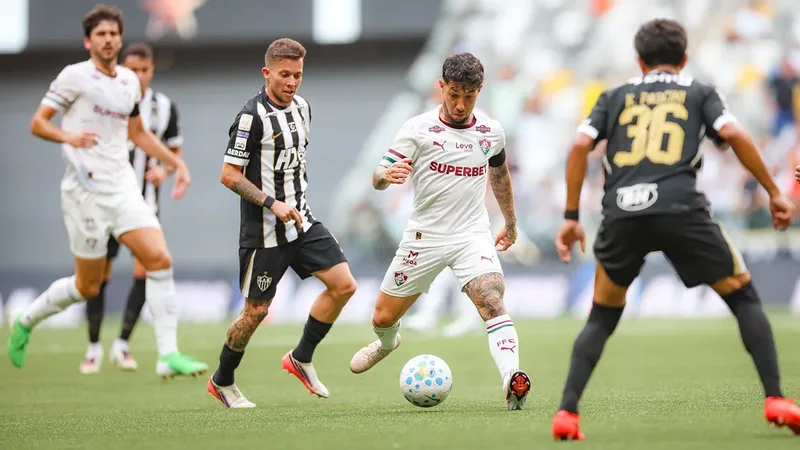 Fluminense poupa titulares, perde para o Atlético-MG e mira quartas da Libertadores