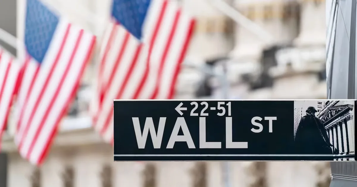 Wall Street avança enquanto vendas nos EUA superam projeções e petróleo recua