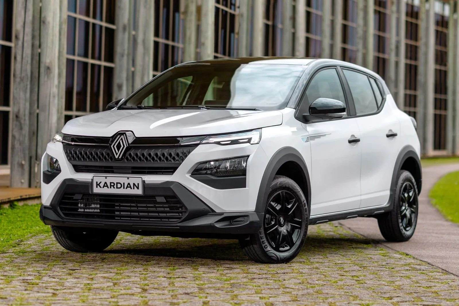 Renault Kardian Vibe chega por R$ 99.990 com mudanças no consumo