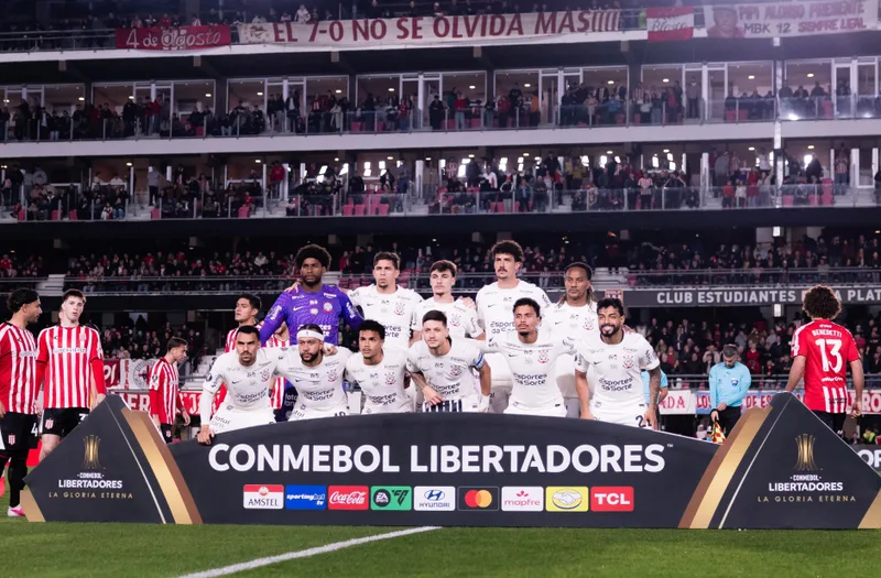 Corinthians regulariza salários do futebol masculino, mas mantém pendências