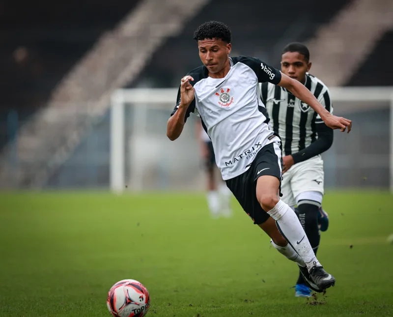 Wendel Silva mira título após Corinthians avançar às quartas do Sub-17
