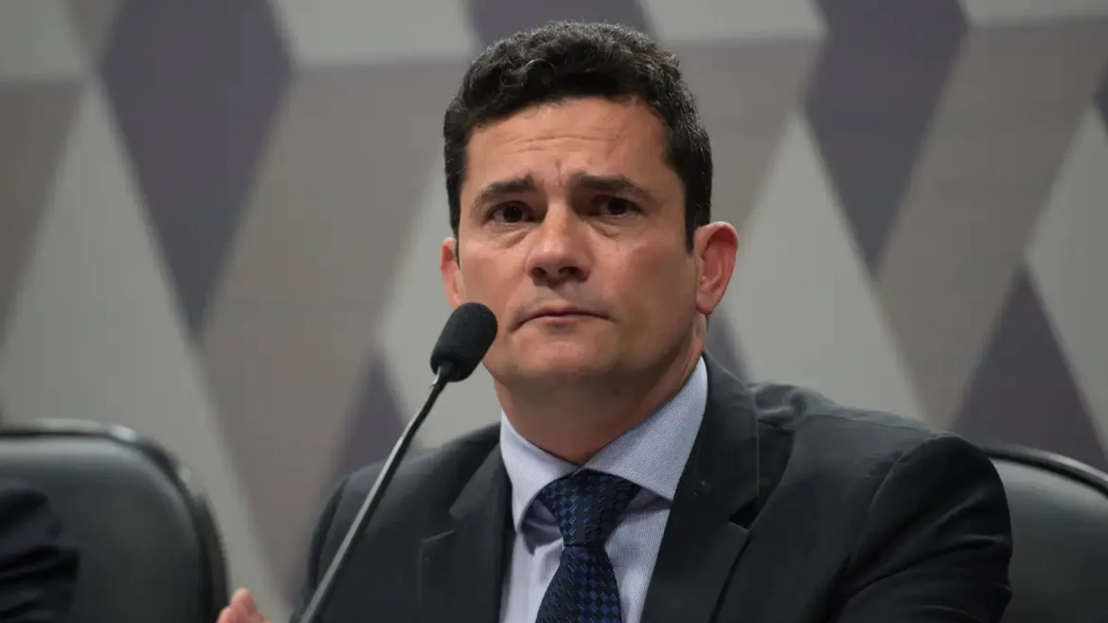 VÍDEO: Moro faz campanha para candidato investigado por crimes do Grupo Refit