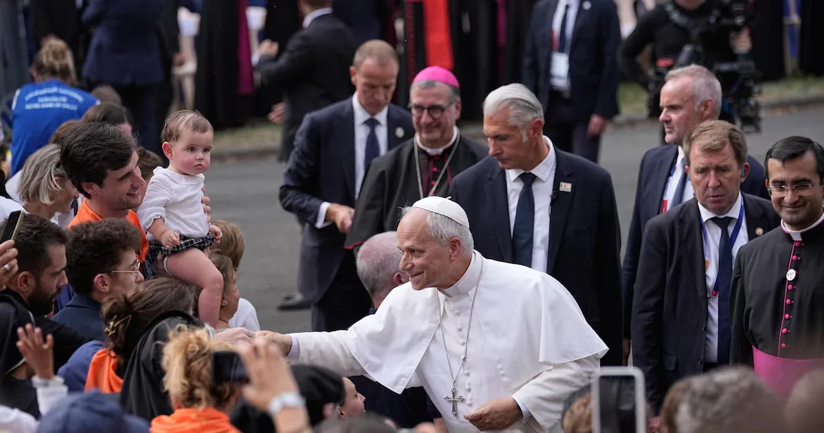 Papa Leão XIV rejeita morte assistida durante visita ao santuário de Lourdes