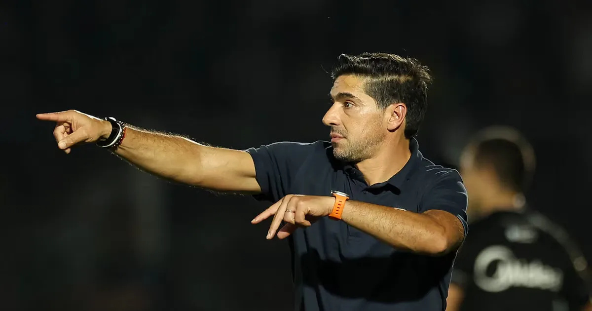 Palmeiras obtém efeito suspensivo e Abel Ferreira poderá enfrentar o Botafogo
