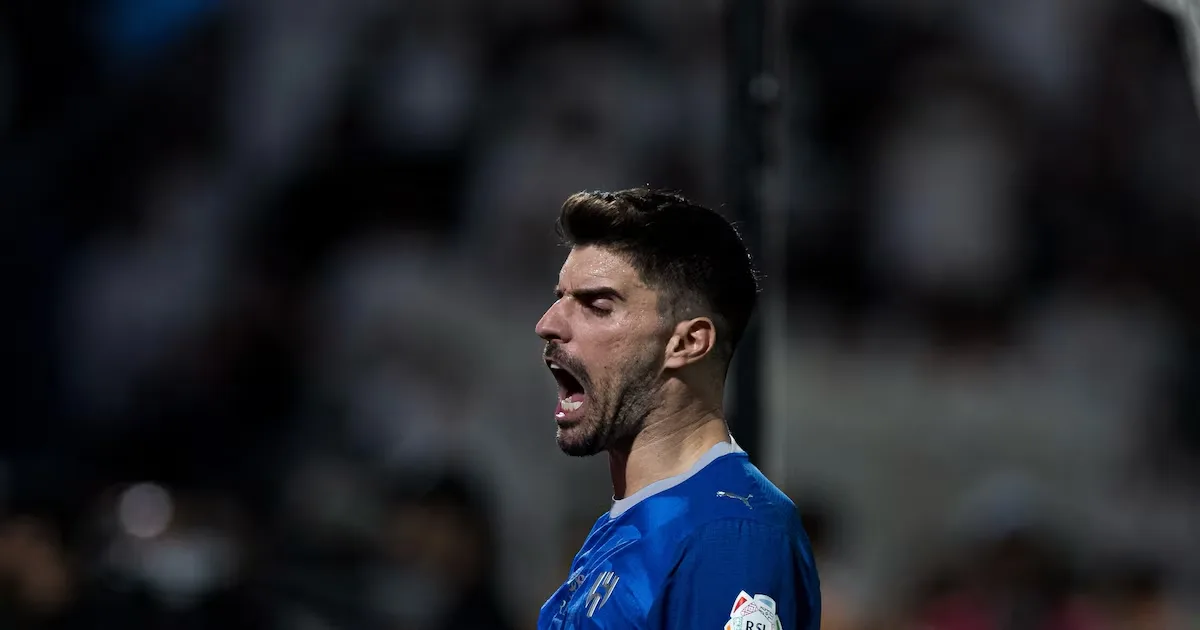 Rúben Neves é provocado por torcida e recebe apoio de Cristiano Ronaldo