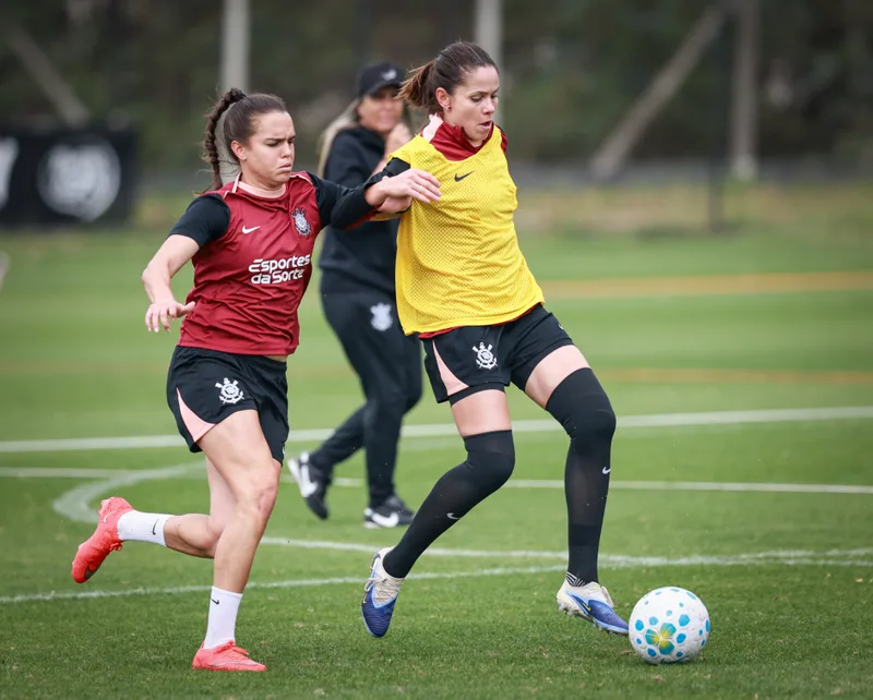 Corinthians tem três jogadoras em transição antes de decisões da temporada