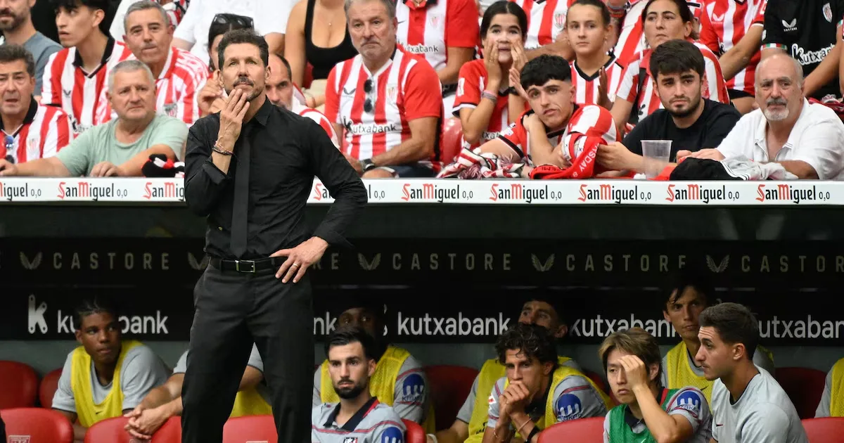 Atlético de Madrid perde por 3 a 0 e estreia Álvarez termina sem reação