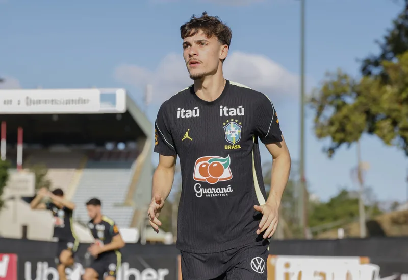 Breno Bidon relata primeira convocação e elogia trabalho de Ancelotti