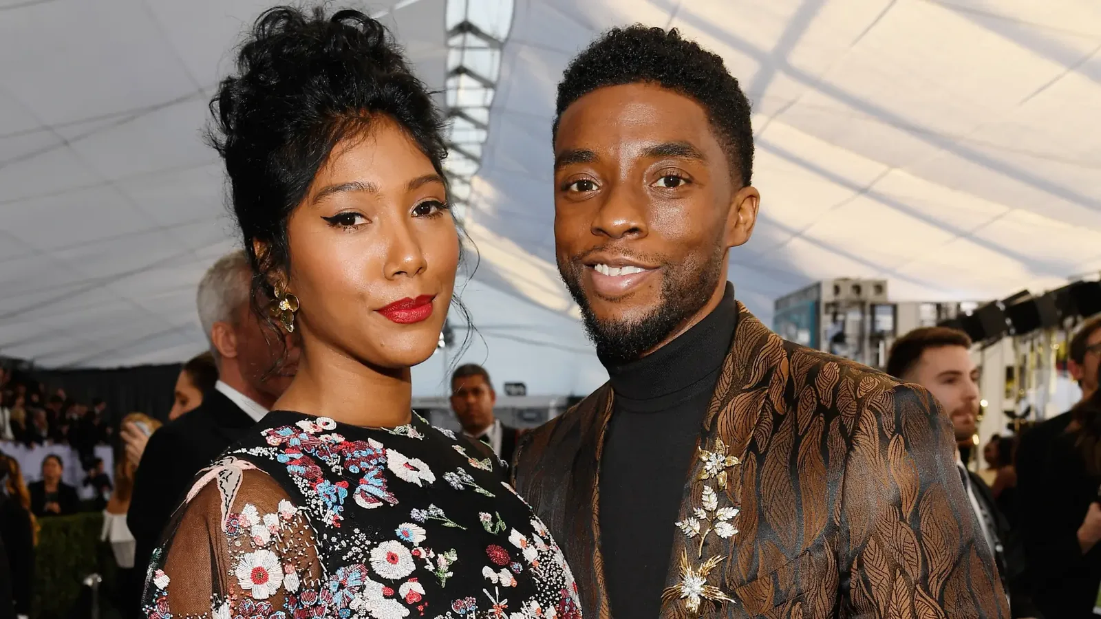 Viúva de Chadwick Boseman contesta família em disputa por documentário