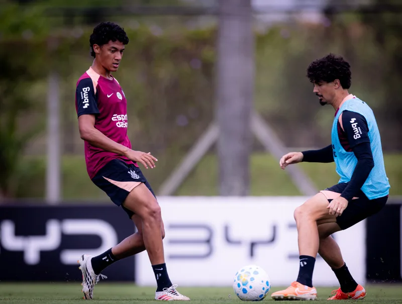 Iago Machado ganha espaço no Corinthians e destaca apoio de zagueiros