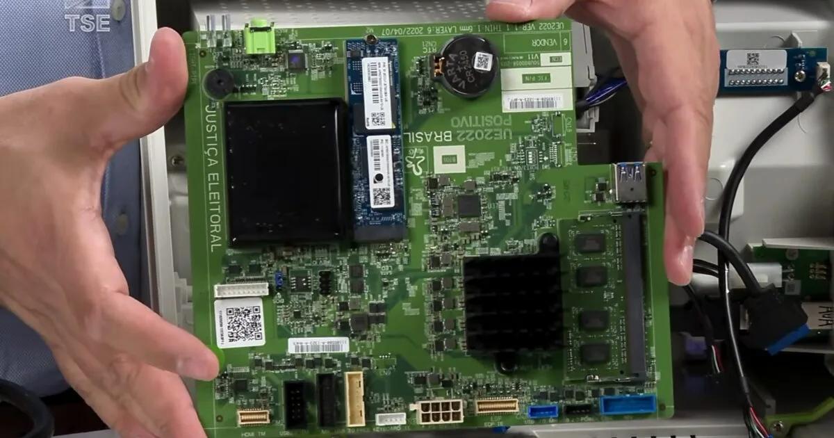Urna eletrônica de 2026 usa 4 GB de RAM e armazenamento SSD