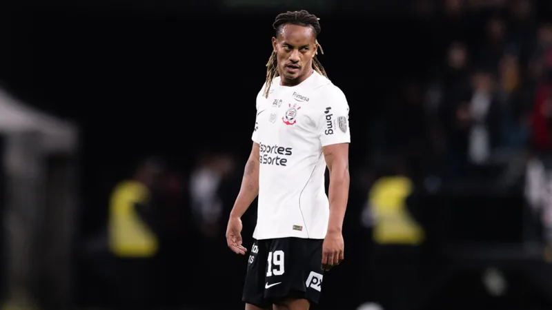 Corinthians abre negociação para renovar contrato de André Carrillo