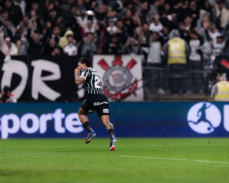 Matheus Bidu entra no top-5 de laterais-artilheiros do Corinthians