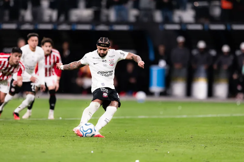 Memphis Depay recebe menor nota da torcida após eliminação do Corinthians