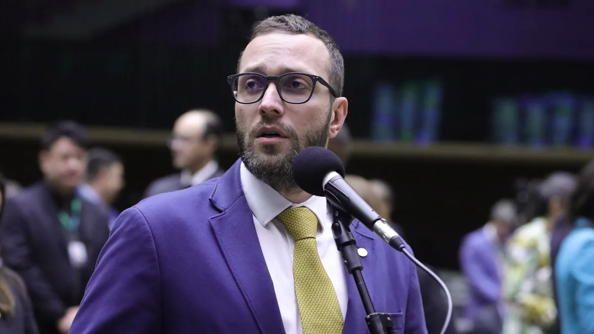 Moraes inclui notícia-crime contra Filipe Barros  em inquérito sobre golpe