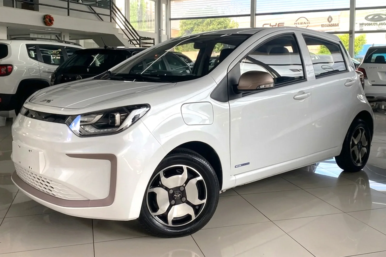 Compradores do JAC e-JS1 pedem rescisão após falhas na entrega e no financiamento
