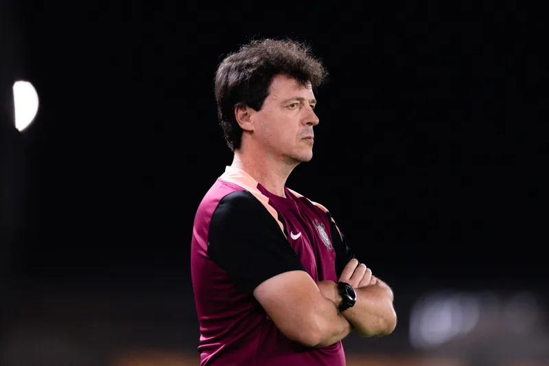 Diniz aposta em treinos durante pausa para recuperar o Corinthians no Brasileirão