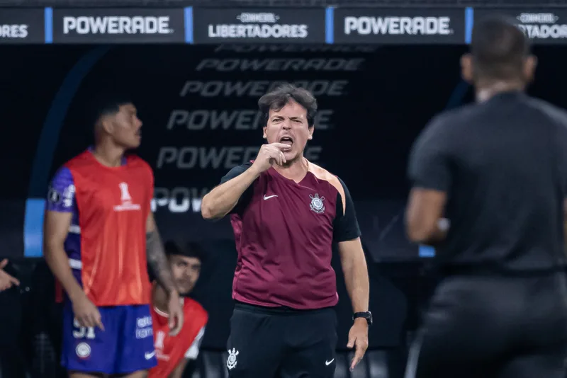 Corinthians terá Fluminense pela frente após queda e alerta por desfalques