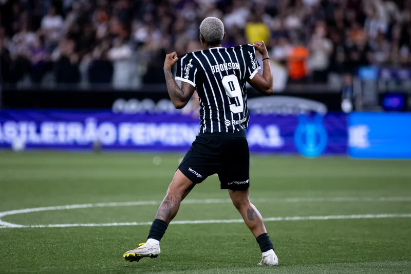Jhonson chega a 11 gols e empata com Gabi Zanotti no Corinthians