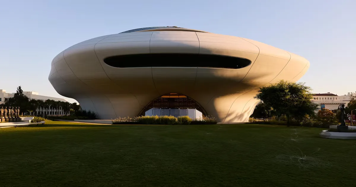 Museu de George Lucas abre em Los Angeles com acervo de arte e Star Wars