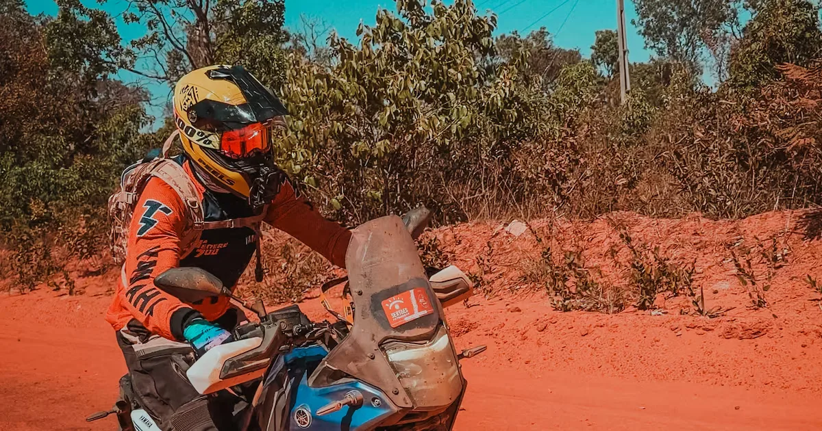 Ténéré 700 original enfrenta areia e quedas no Rally dos Sertões 2026