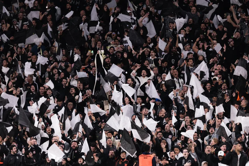Pênalti perdido no fim confirma queda do Corinthians diante do Estudiantes