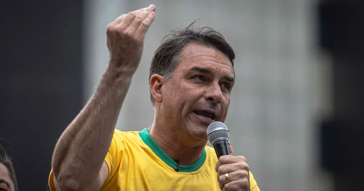 Flávio Bolsonaro critica afastamento na PF e defende autonomia da instituição