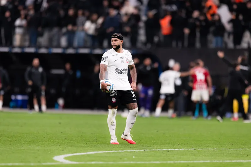 Diniz defende Memphis após pênalti e lamenta queda do Corinthians na Libertadores
