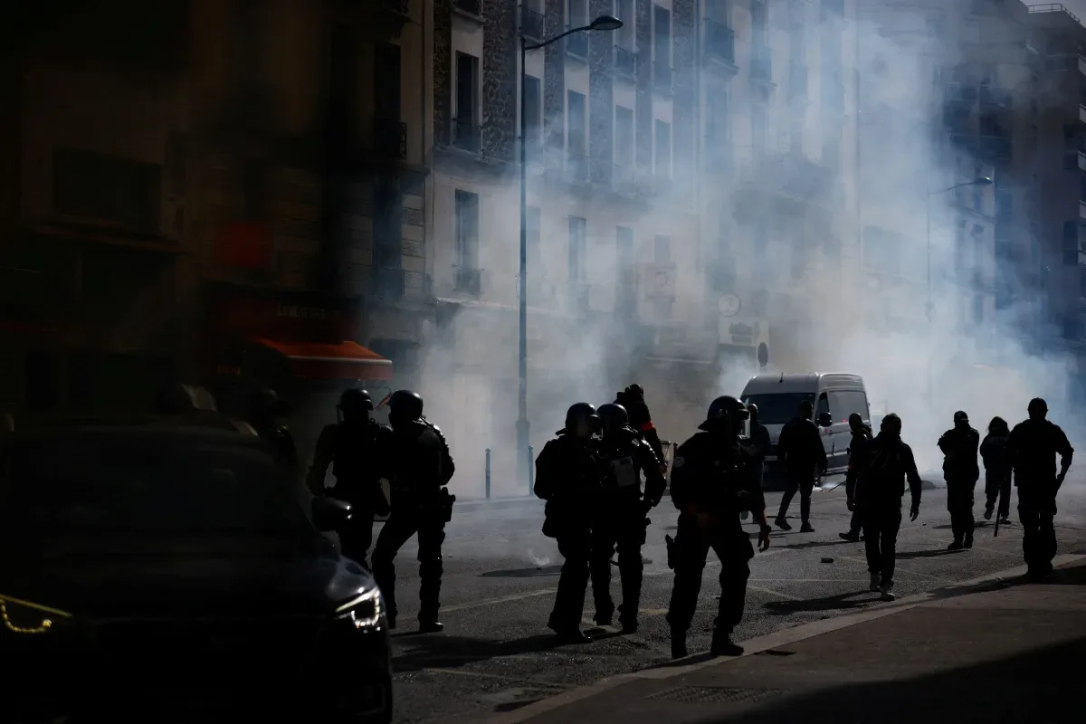 Chefe da polícia de Paris pede fim da violência em protestos estudantis