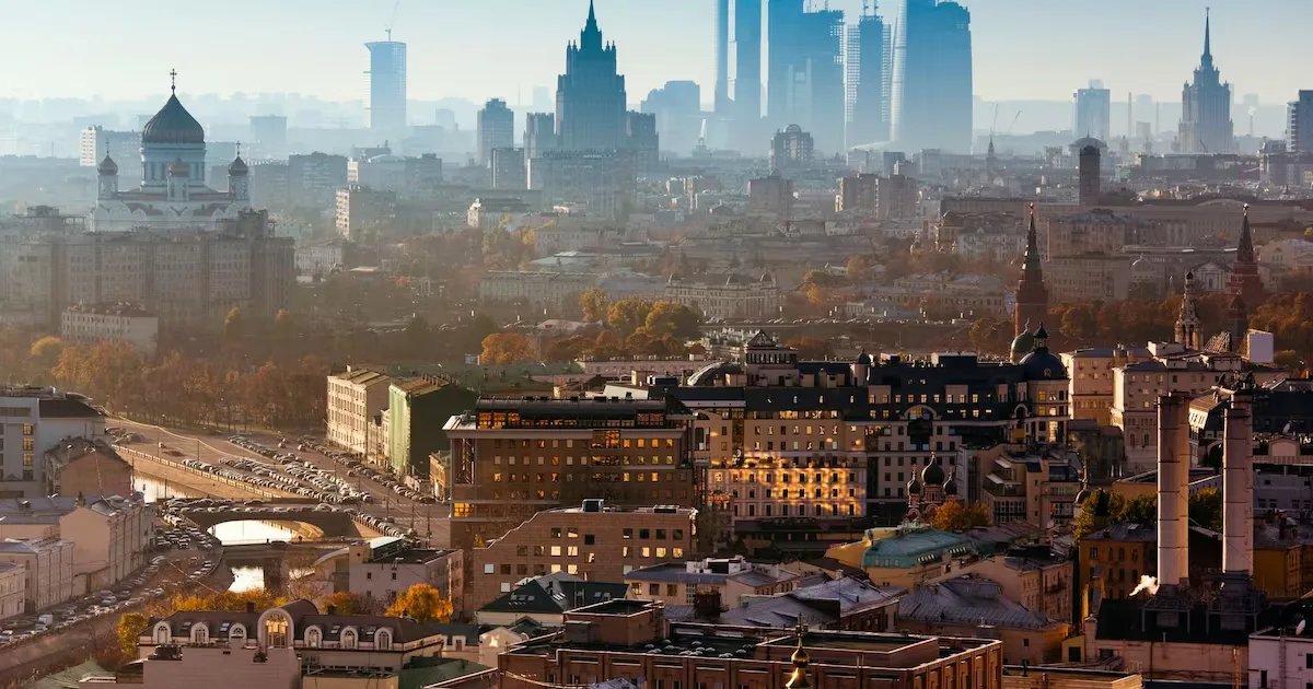 Ataque com drones mata duas pessoas e danifica refinaria em Moscou