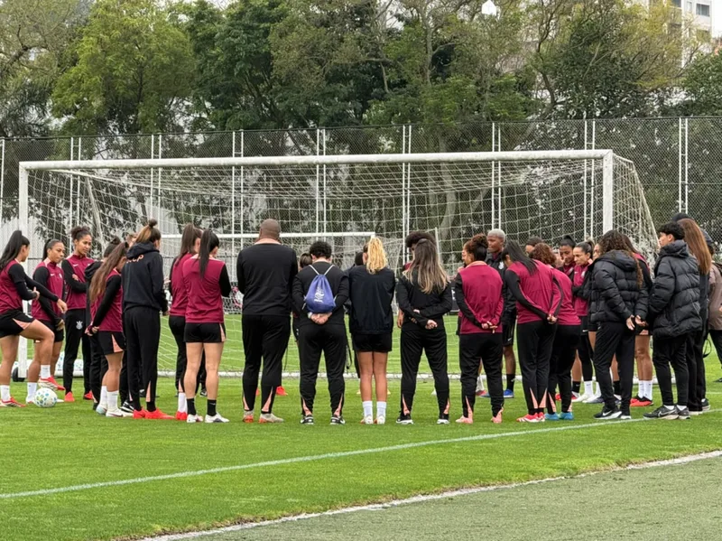 Corinthians prepara final feminina com três ausências no treino aberto