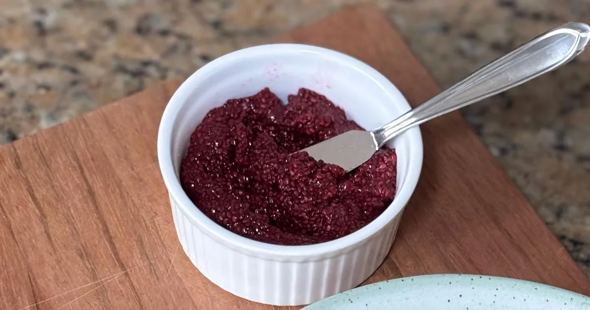 Geleia de jabuticaba com chia fica pronta em quatro etapas
