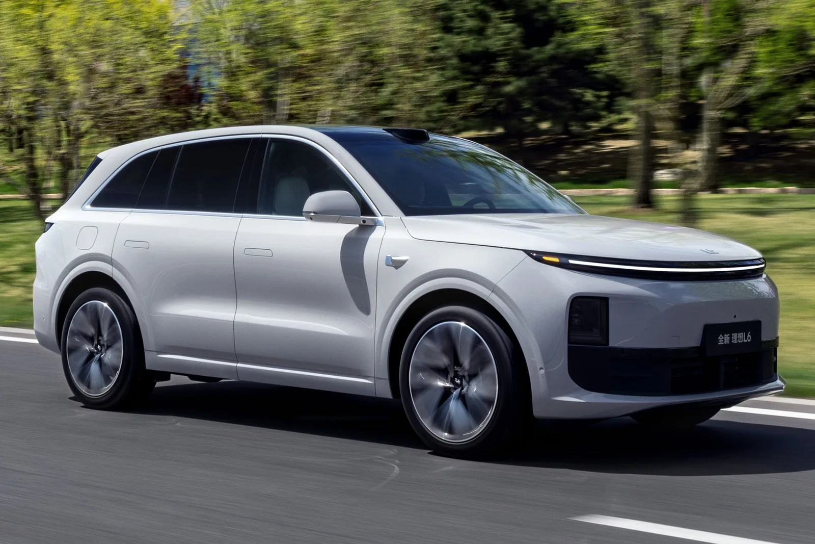 Li Auto avalia mercado brasileiro com SUVs elétricos e híbridos