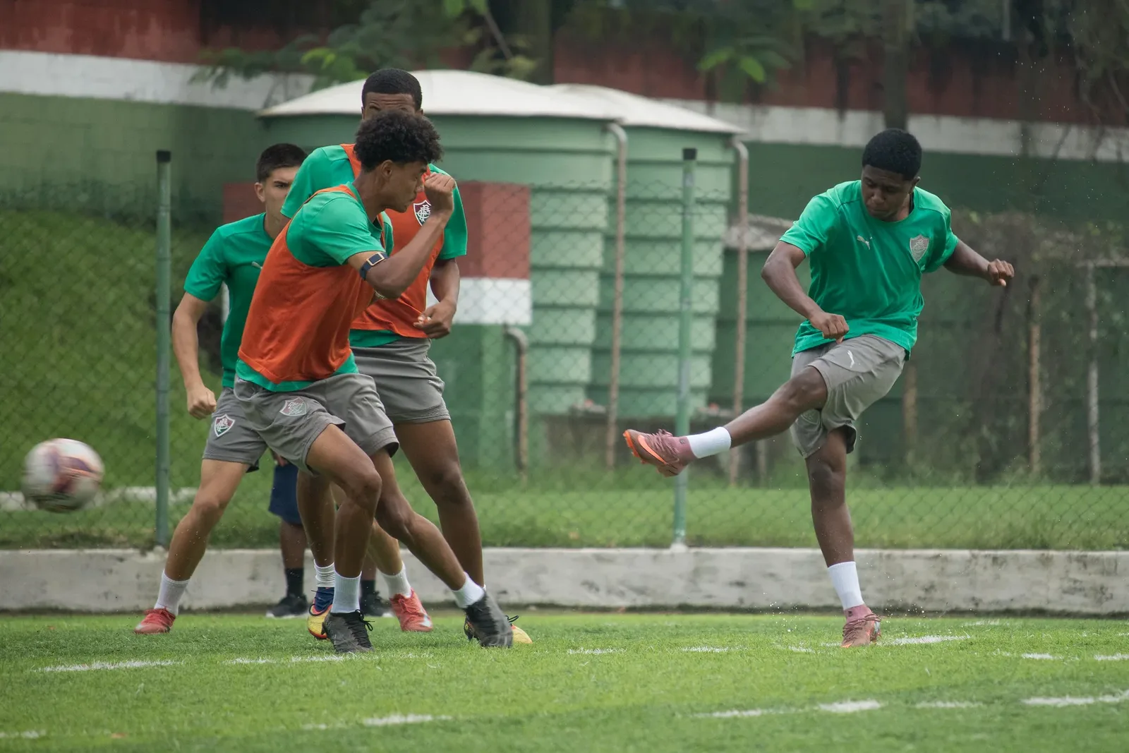 Fluminense busca reduzir vantagem do Palmeiras contra o Cruzeiro no Sub-17