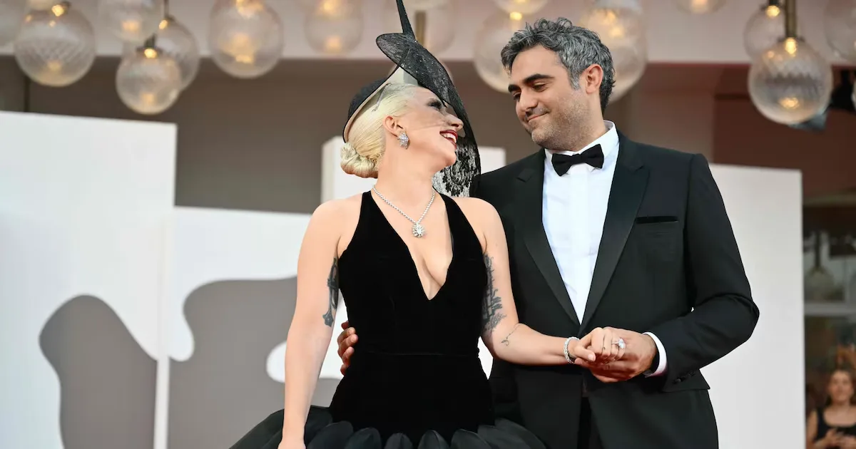 Lady Gaga se torna mãe após relacionamento com Michael Polansky