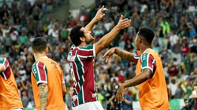 Fred completa 43 anos com legado de 199 gols pelo Fluminense