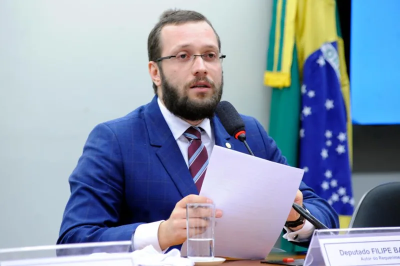 Defensor do golpe de 64, deputado Filipe Barros investigará crimes da ditadura
