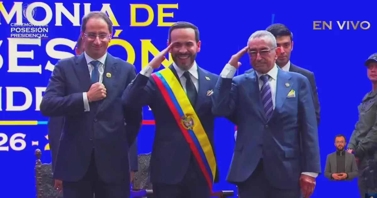 Presidente colombiano declara apoio a Flávio Bolsonaro após primeiro turno no Brasil
