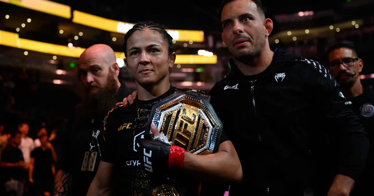Natália Silva derrota Wang Cong e conquista cinturão do UFC