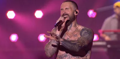 Maroon 5 fecha Palco Mundo com coro do público e Adam Levine sem camisa