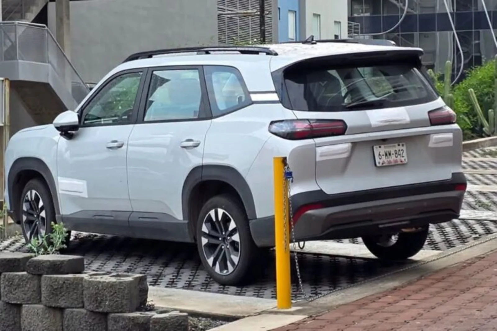 Novo Chevrolet Captiva a gasolina é flagrado no México sem camuflagem