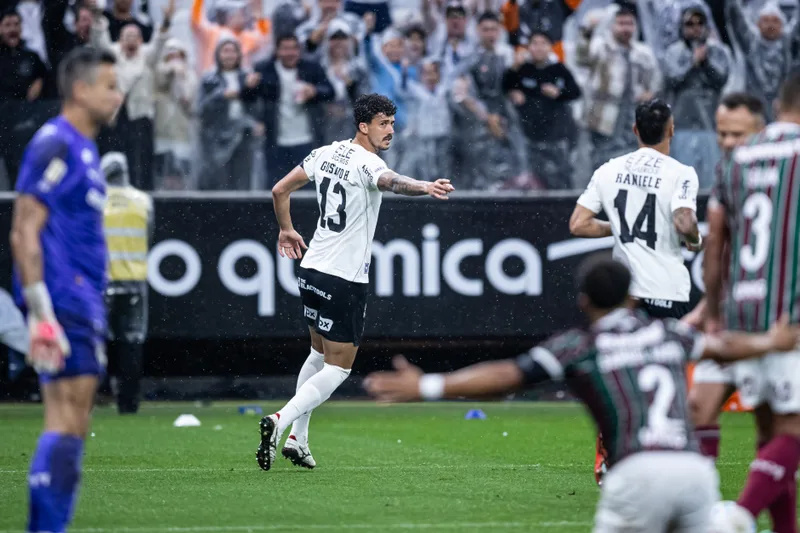 Gustavo Henrique marca pelo Corinthians mesmo em derrota para o Fluminense