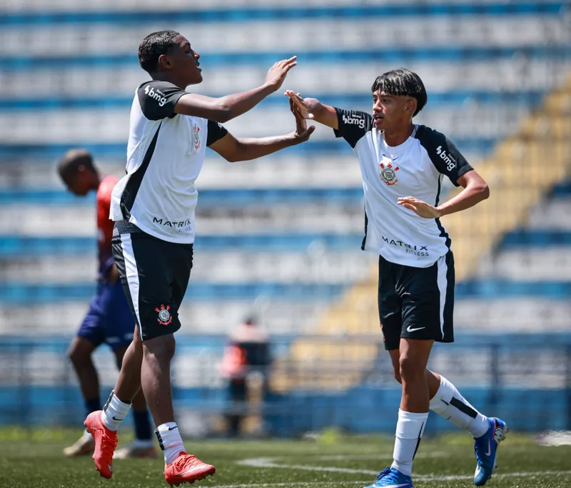 Corinthians bate Desportivo Brasil e fecha fase com liderança no Sub-17