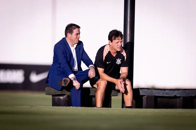 Corinthians mantém Fernando Diniz apesar de eliminação na Libertadores