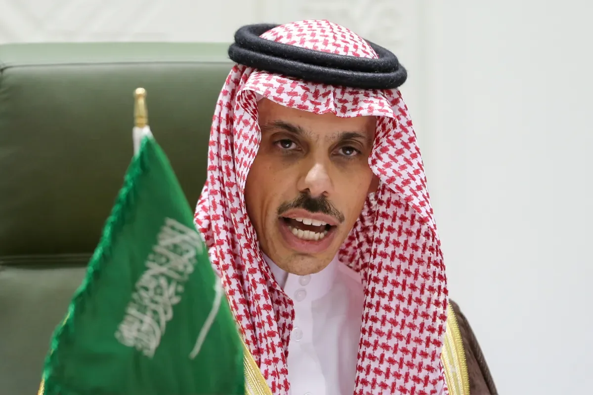 Ministro saudita viaja a Washington para tratar de tensão com houthis