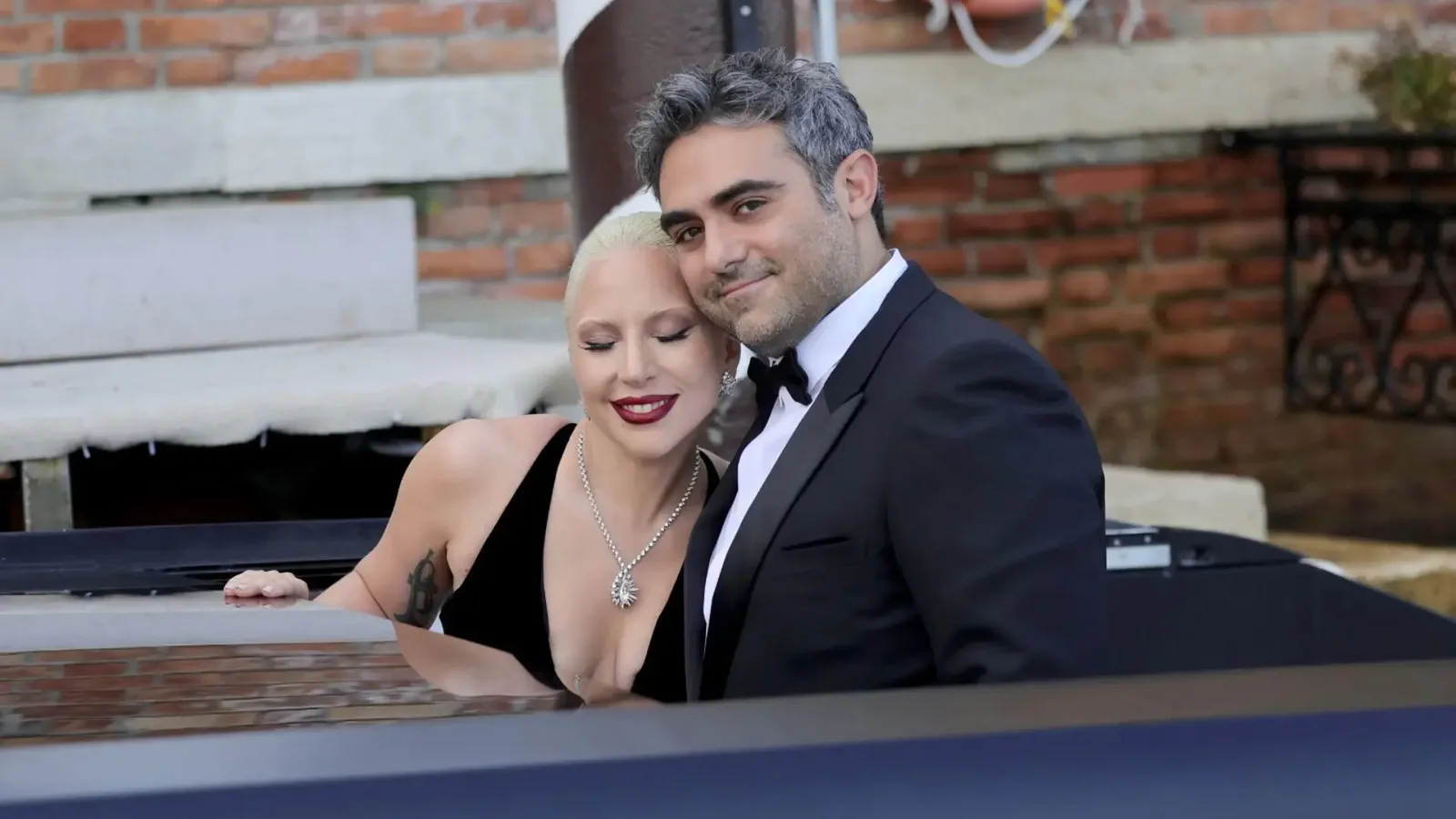 Lady Gaga e Michael Polansky recorrem a barriga de aluguel para ter filha