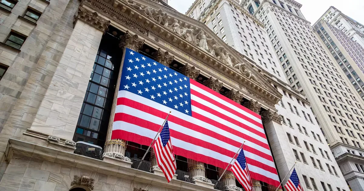 Petróleo avança após ataques, enquanto índices de Nova York fecham mistos